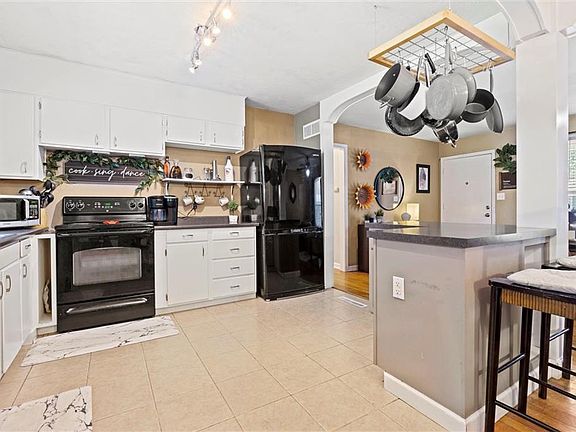 4th image of 13617 Applewood Dr