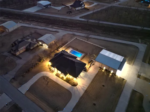 9403 King Air Dr, Granbury, TX 76049