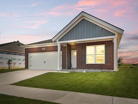 2nd image of 2421 Watson Cir