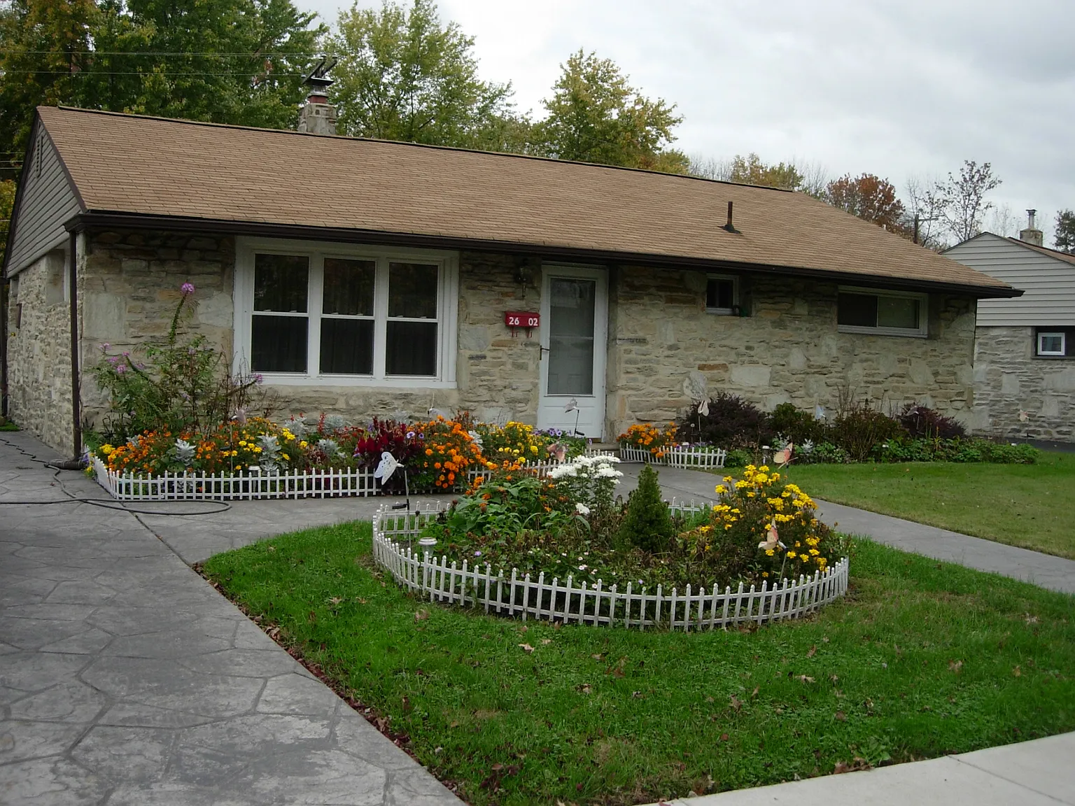 2602 Laurel Dr photo 1
