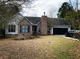 5715 Walkabout Rd, Hope Mills, NC 28348