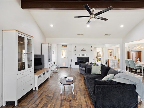 5th image of 698 Hackberry Rd