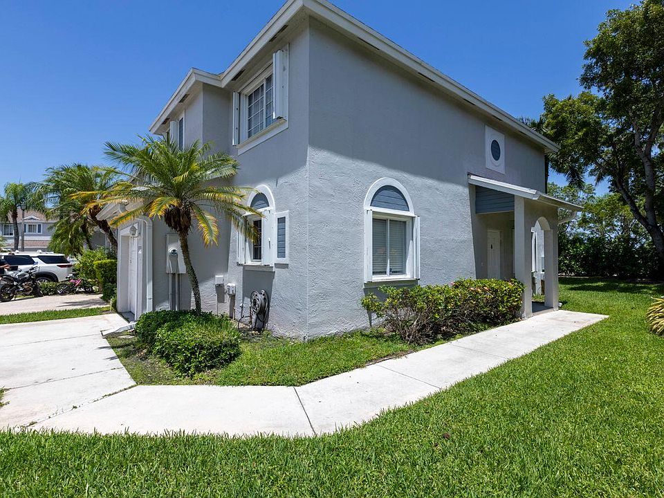 1st image of 1130 SW 44th Avenue