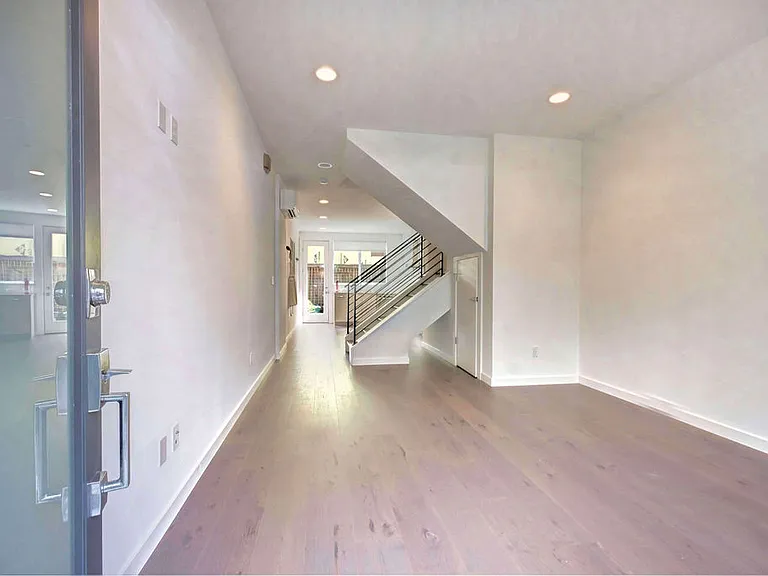 114 20th Ave #B — Photo 10