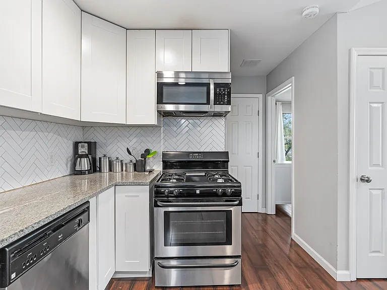 4414 Marathon Blvd #B — Photo 8
