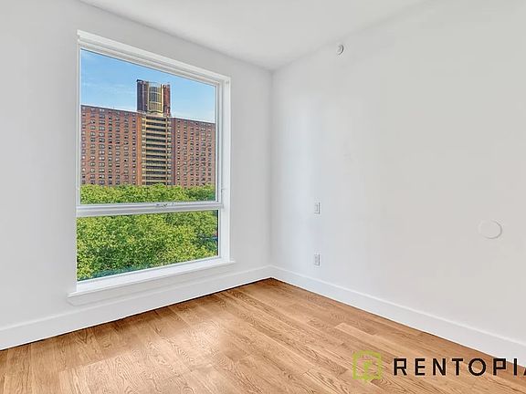 5th image of 810 Flushing Ave #5G