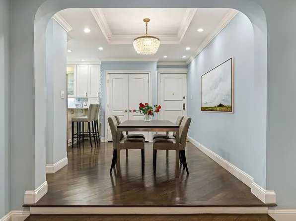 357 W 55th St APT 2G, New York, NY 10019