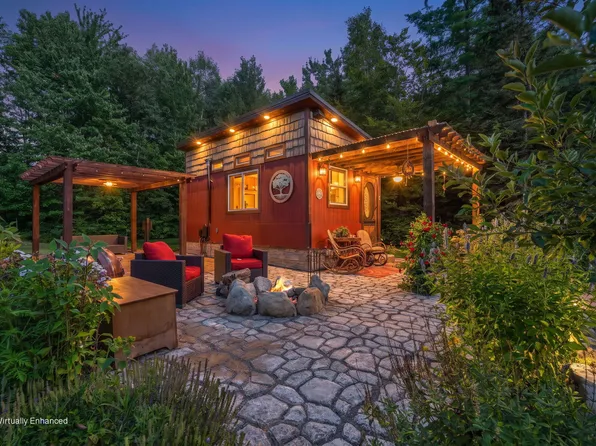 145 East Road, Bradford, ME 04410