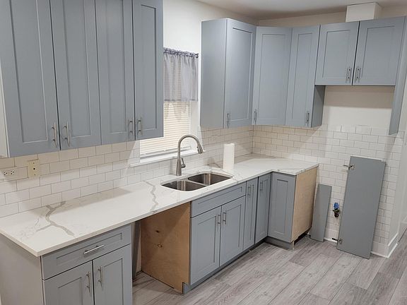 4th image of 6111 N Richmond St #1