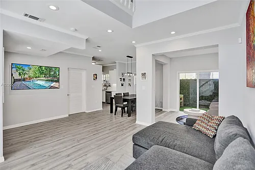 3135 Gifford Ln Photo 1