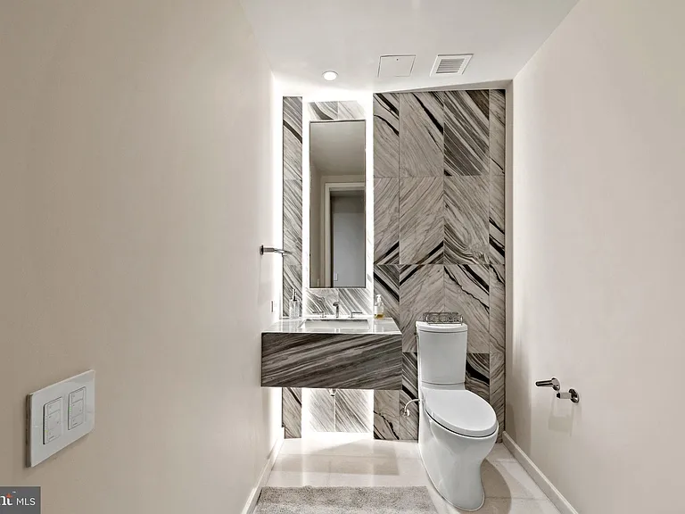 601 Wharf St SW #305 — Photo 17