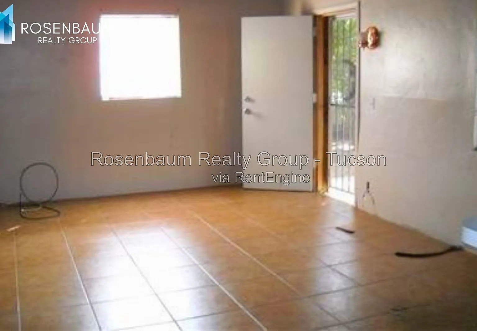 3 bed, 2.0 bath, 1099 sqft, $1,425 — Photo 3