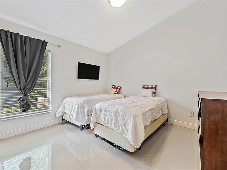 7827 Myrtle Oak Ln — Photo 19