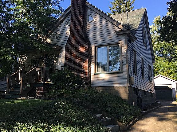 3rd image of 423 Baldwin St