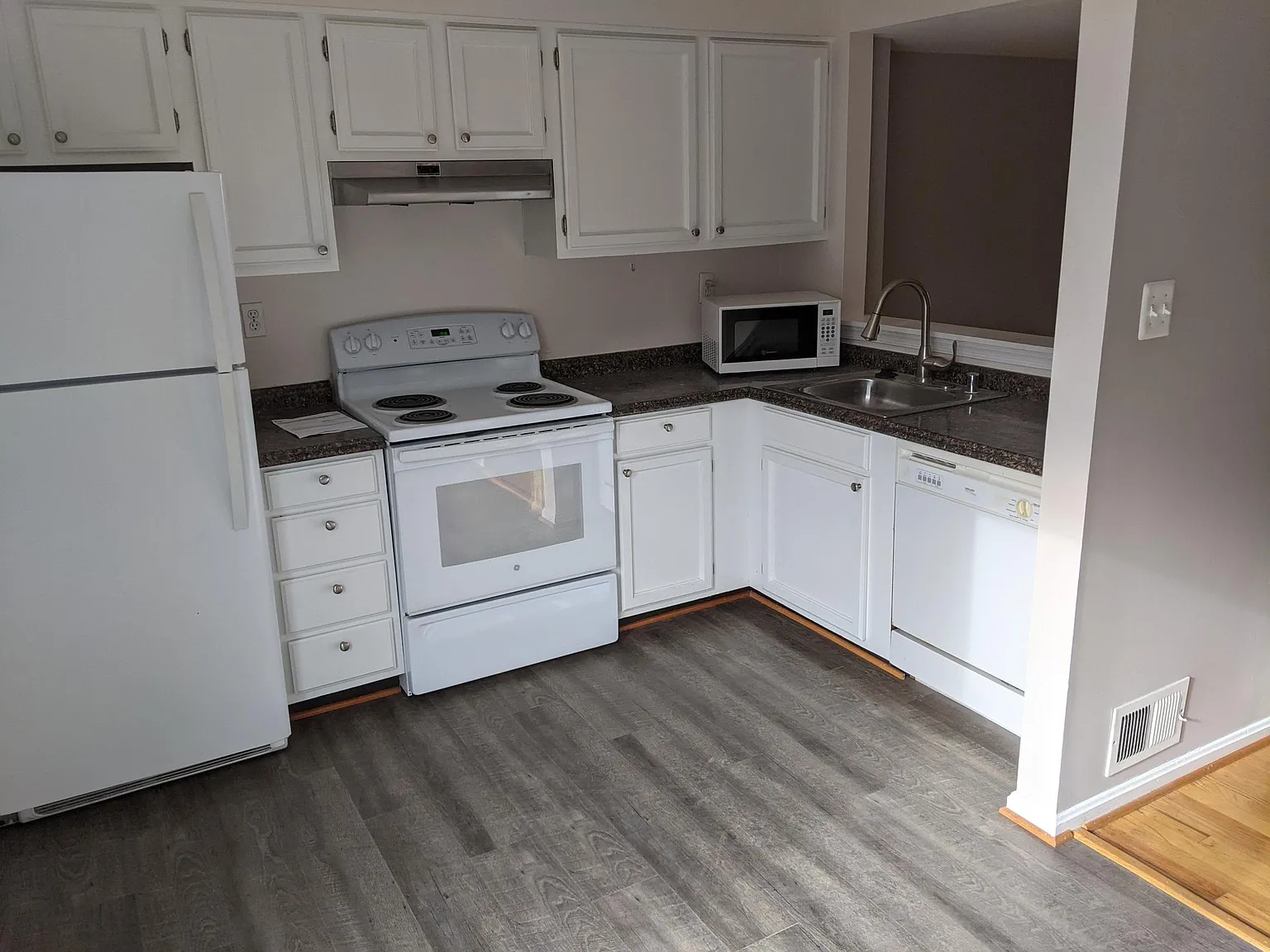 3 bed, 3.5 bath, 1500 sqft, $3,095 — Photo 4