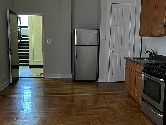 3rd image of 4570 Manhattan College Pkwy APT 1C