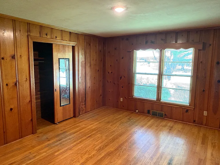 729 McElroy Way — Photo 5
