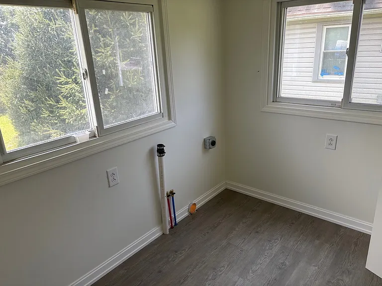 306 Jackson St — Photo 14