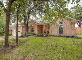 7944 Kendra Ln, North Richland Hills, TX 76182