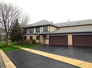 2526 Harbor Dr, Joliet, IL 60431