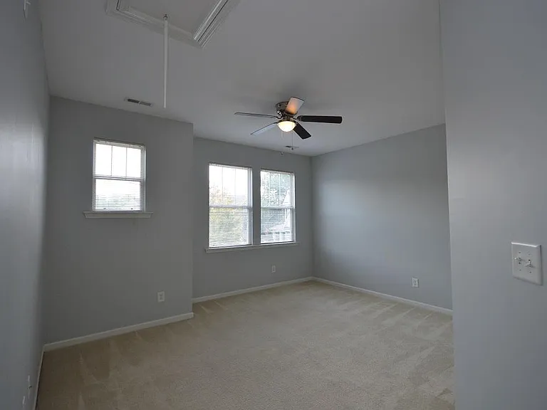 1507 Hinchliff Ct — Photo 17