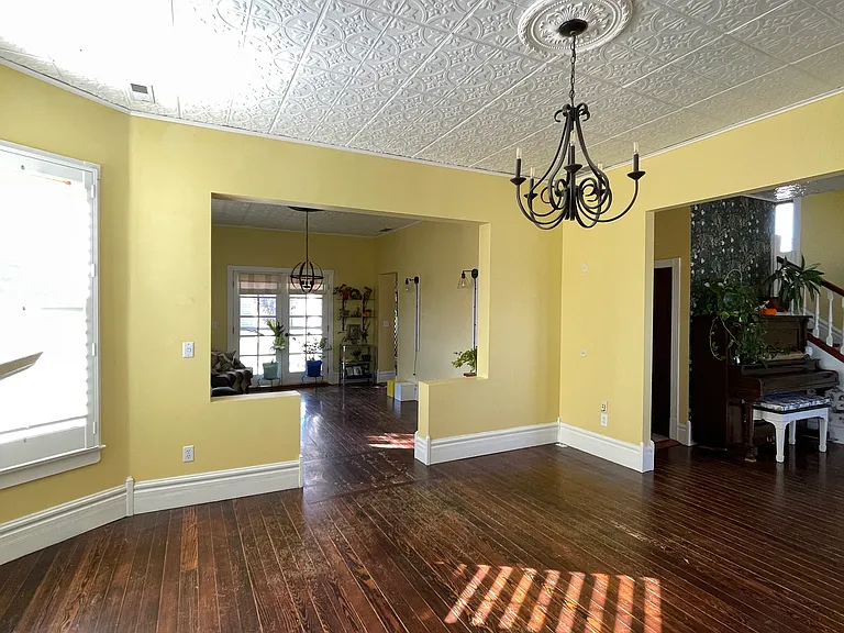 Maple Ave — Photo 9