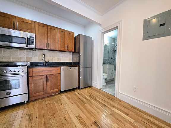 5th image of 51 E 34th St #2V