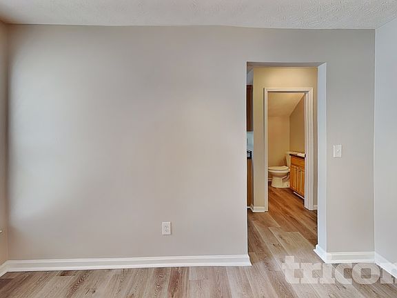 3rd image of 9598 Lakeview Cir