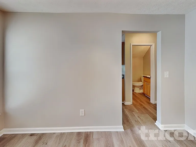 9598 Lakeview Cir — Photo 3