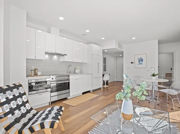 97 Elmwood St #203, Somerville, MA 02144