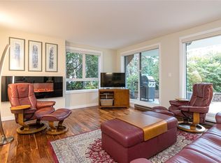 The Newport Beach, Oak Bay, BC V8S 5E8