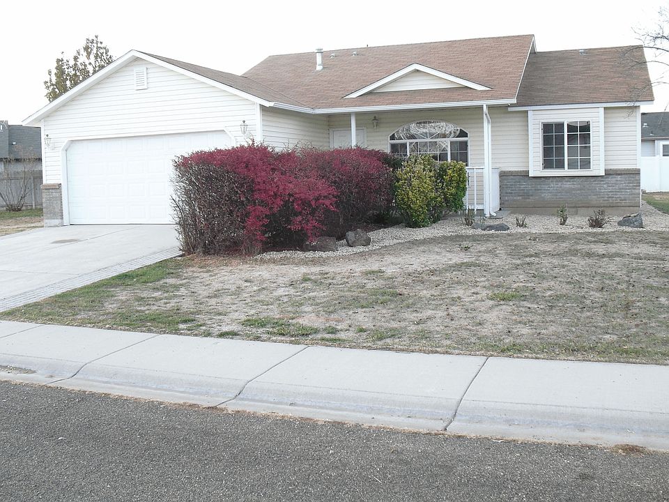 4 Bed/2 Bath-Fenced .28 Acre lot