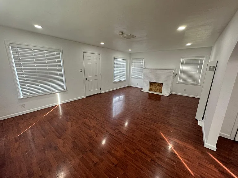 1136 N Sanborn Rd #10 — Photo 5