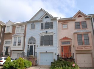 216 Occoquan Ter SW, Leesburg, VA 20175