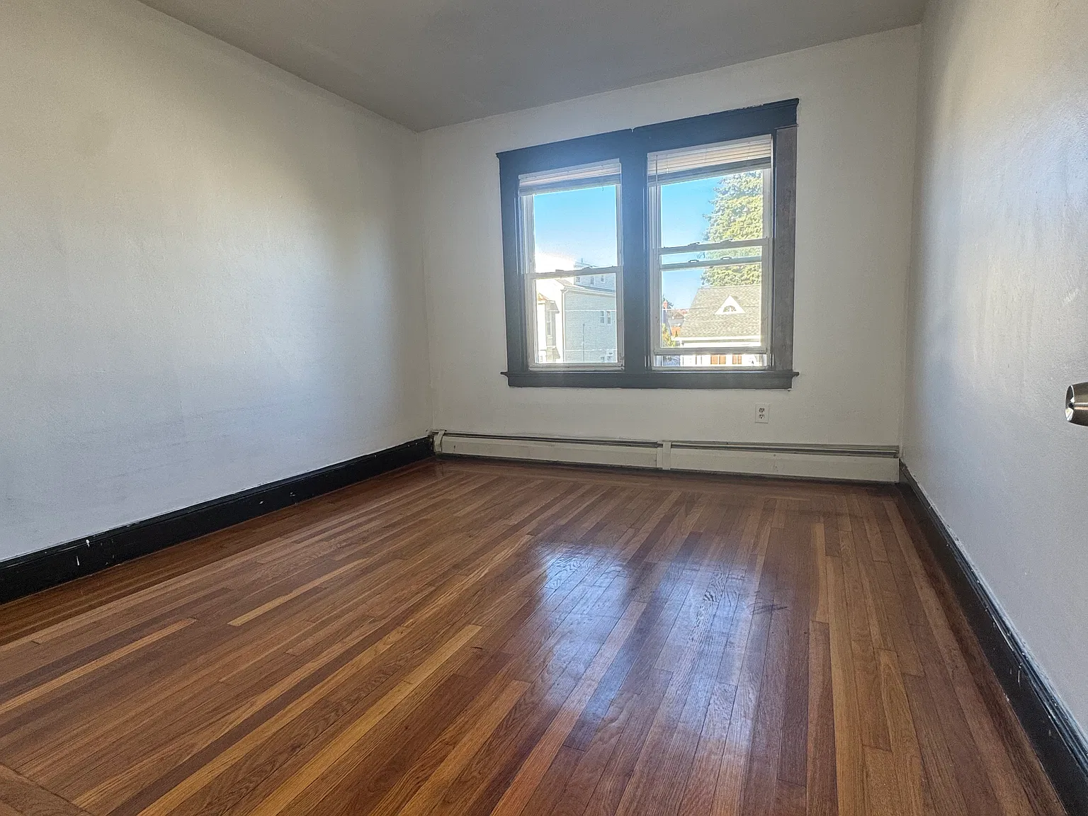 3 bed, 1200 sqft, $2,000 — Photo 3