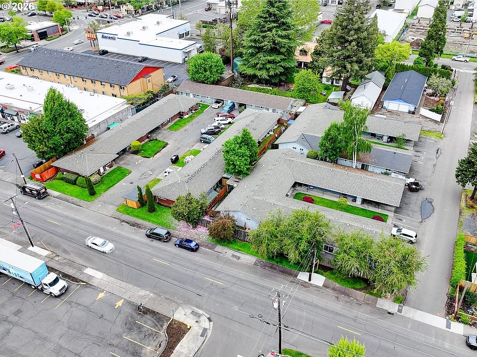 1st image of 1049 SE Walnut St