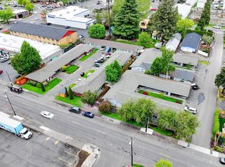 1049 SE Walnut St, Hillsboro, OR 97123