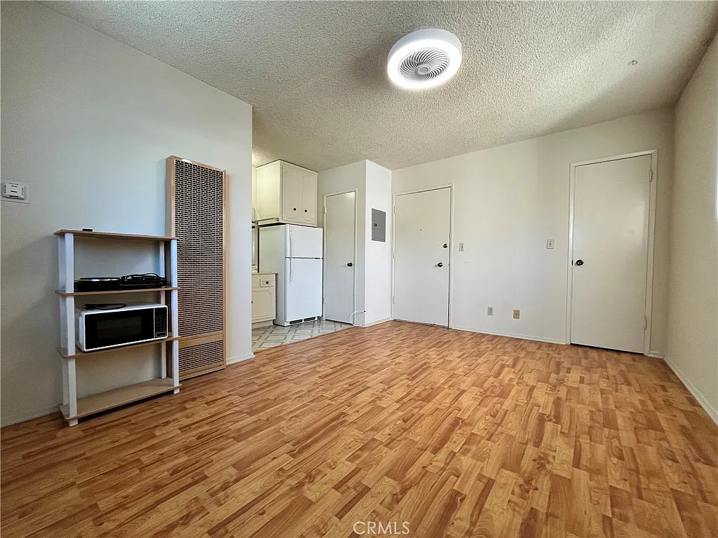 Studio, 300 sqft, $1,500 — Photo 3
