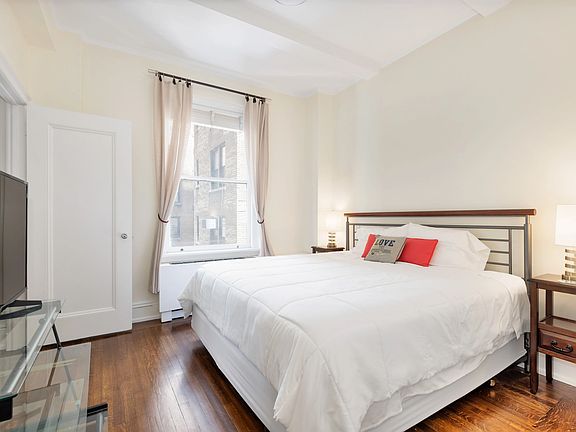3rd image of 1060 Park Ave APT 6A