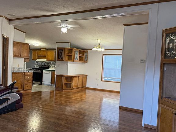 3rd image of 103 Hilton Ct