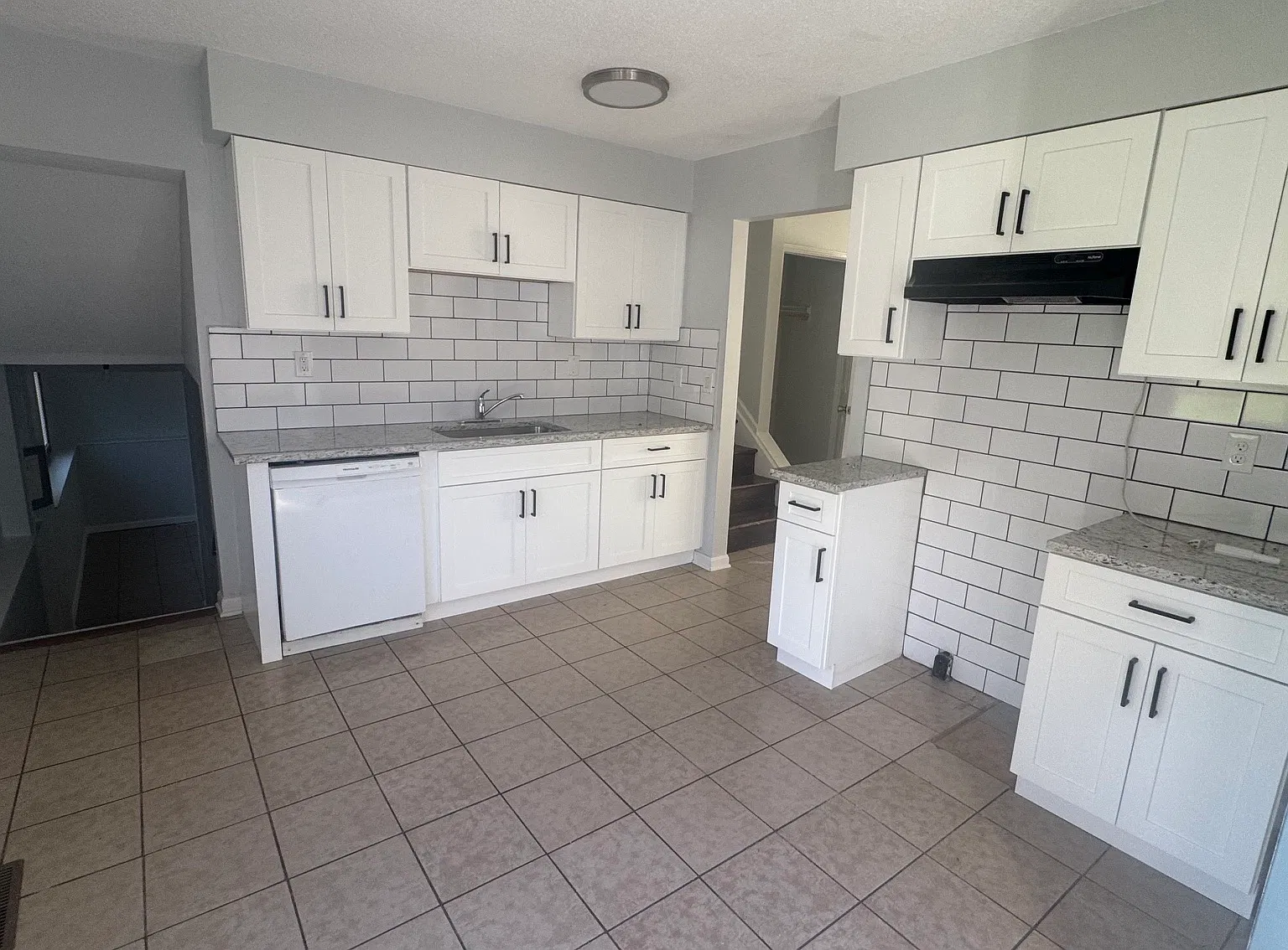 3 bed, 1350 sqft, $1,645 — Photo 2