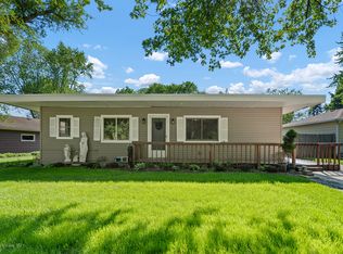 211 Greenview Cir, Joliet, IL 60435