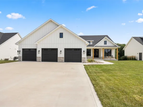 1009 W Aspen Ridge Cir, Polk City, IA 50226