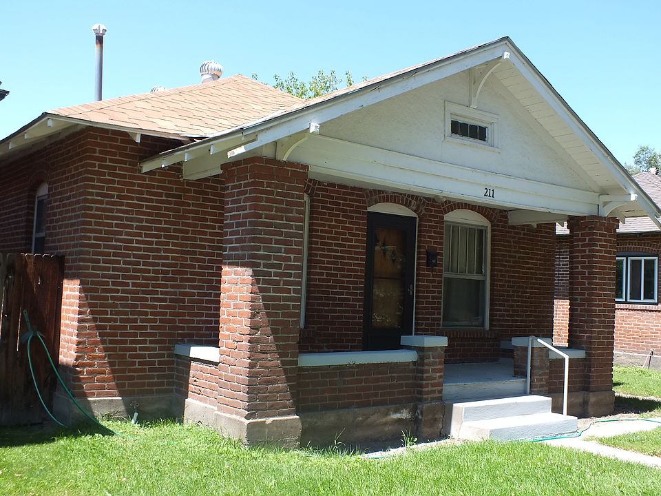 1st image of 211 Ross Ave