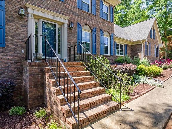2nd image of 2725 Winthrope Way
