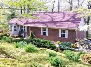421 Hunters Glen Ln, Hendersonville, NC 28739