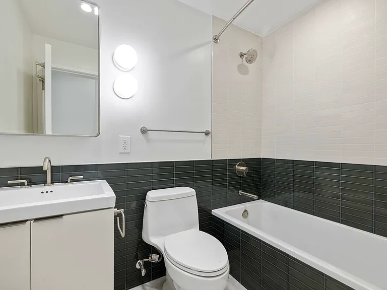 301 W 22nd St #22 — Photo 7