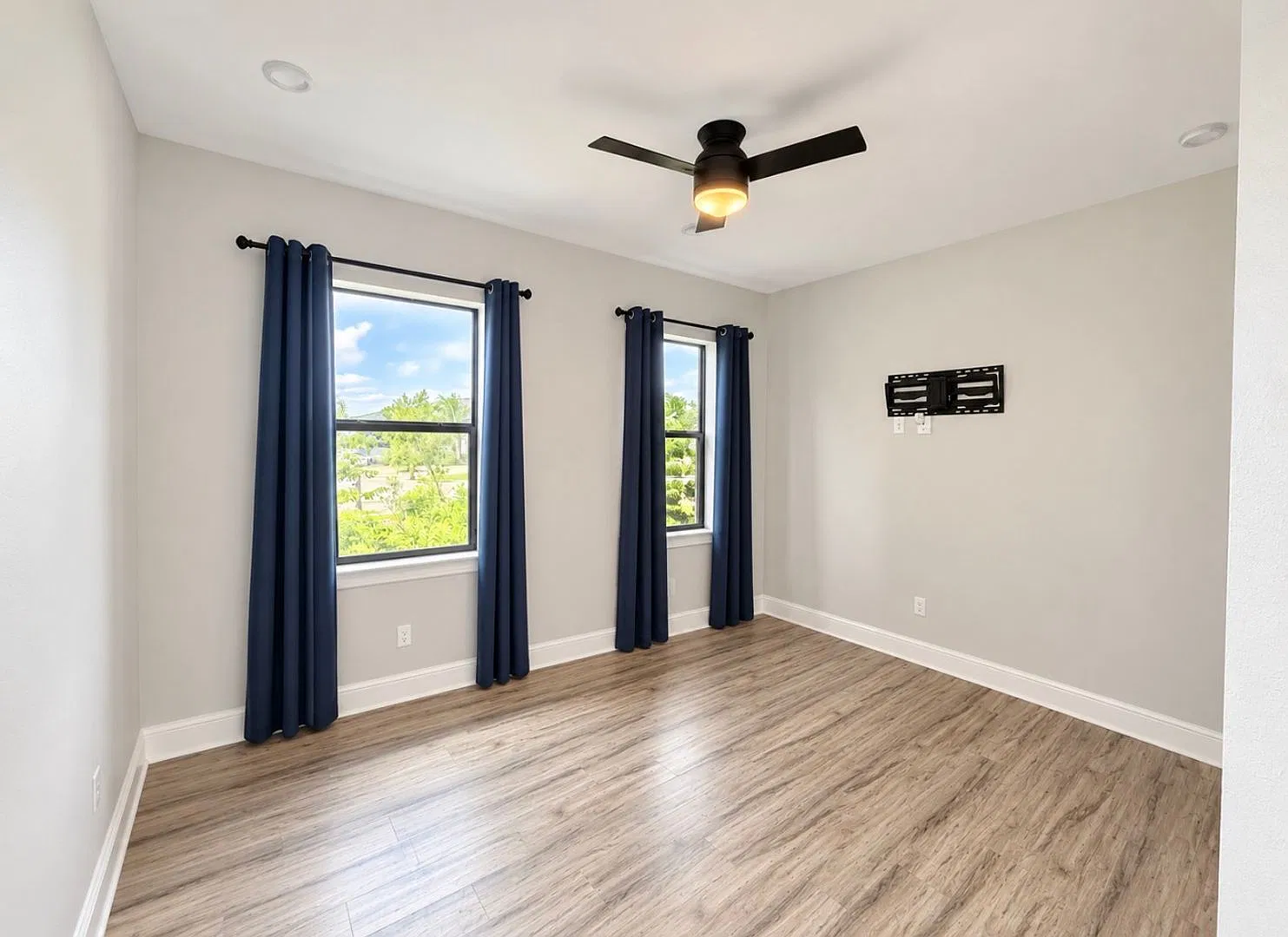 Waterfront Pool Home in Apollo Beach - 4 Bedroom / 3.5 Bath — Photo 3
