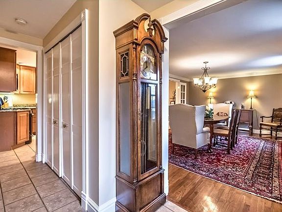2nd image of 2712 Oakmoor Dr