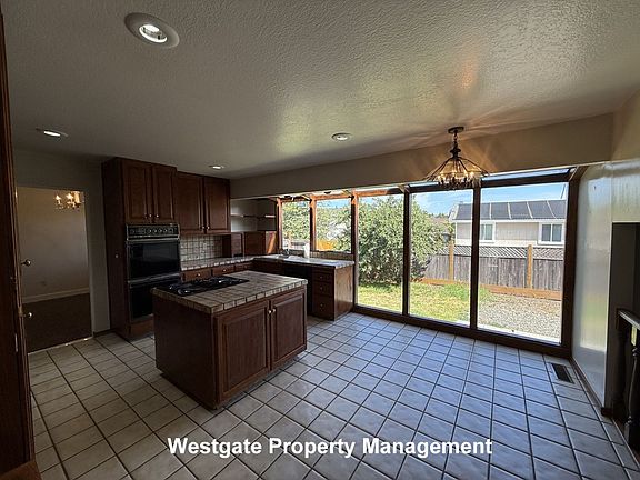 5th image of 328 Smith Dr